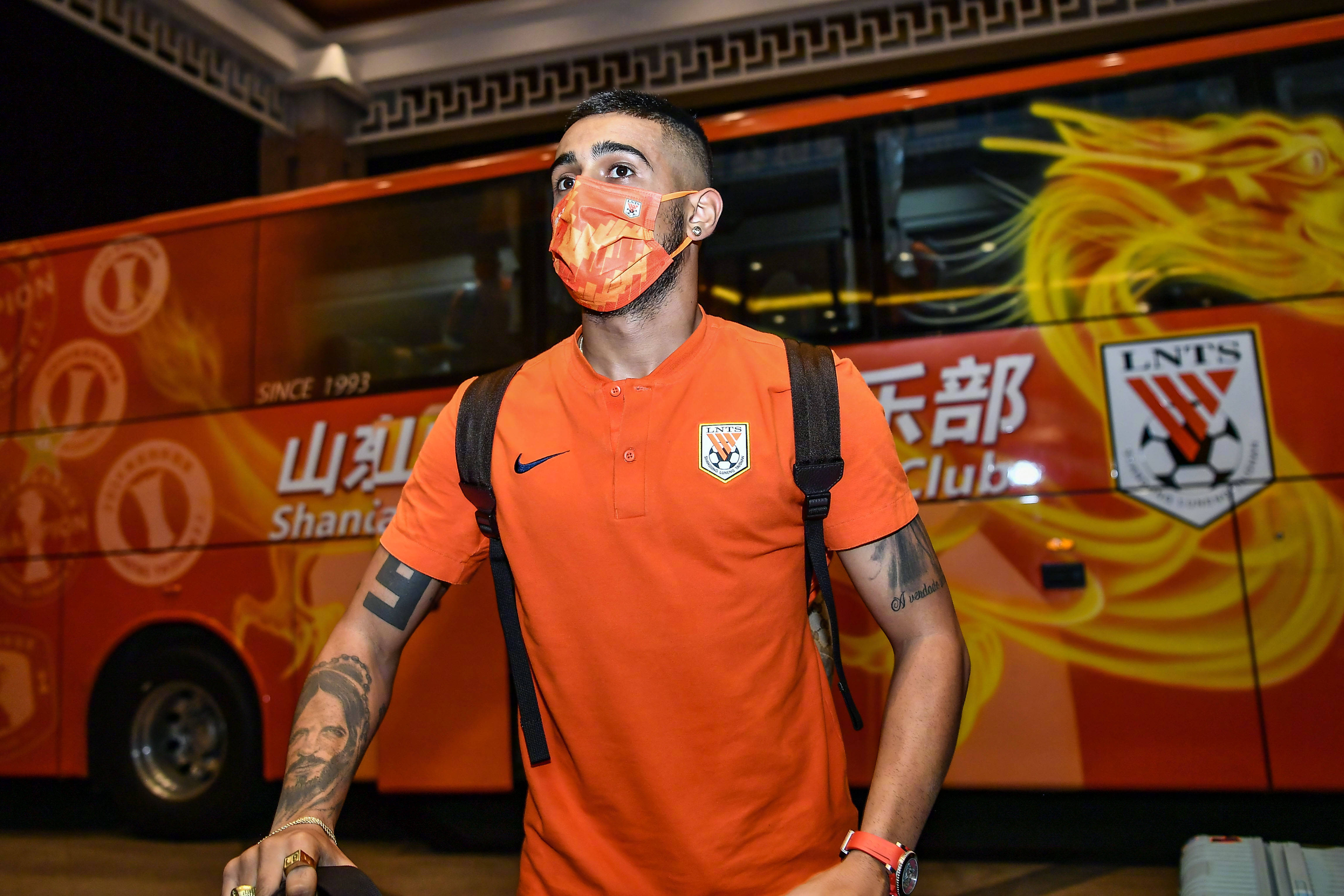 九游电脑版-集结日突围战来临，山东男篮围绕社区盾回应争议，气氛紧张，阵容厚度经受考验的简单介绍